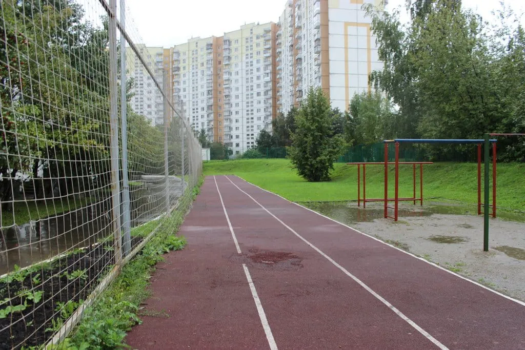 Спортивная площадка с беговой дорожкой, фото 2