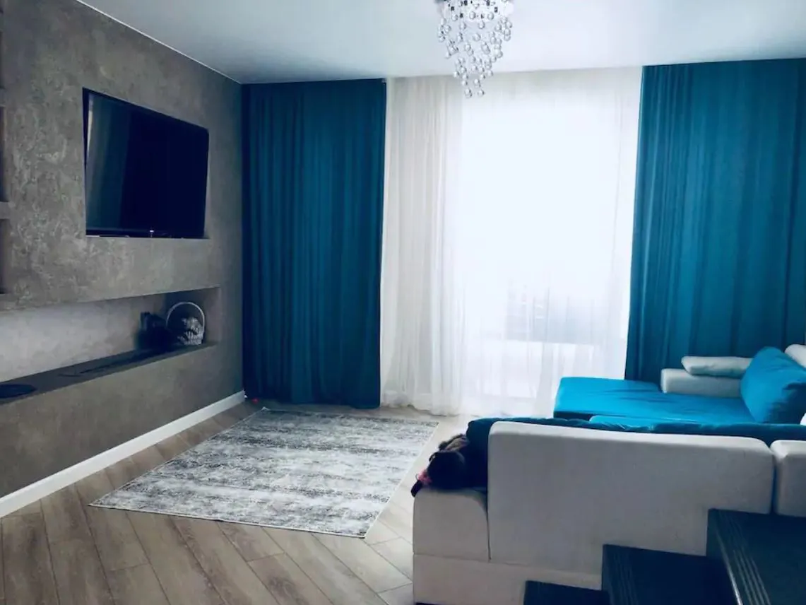 Квартира с подсветкой хай-тек, фото 2