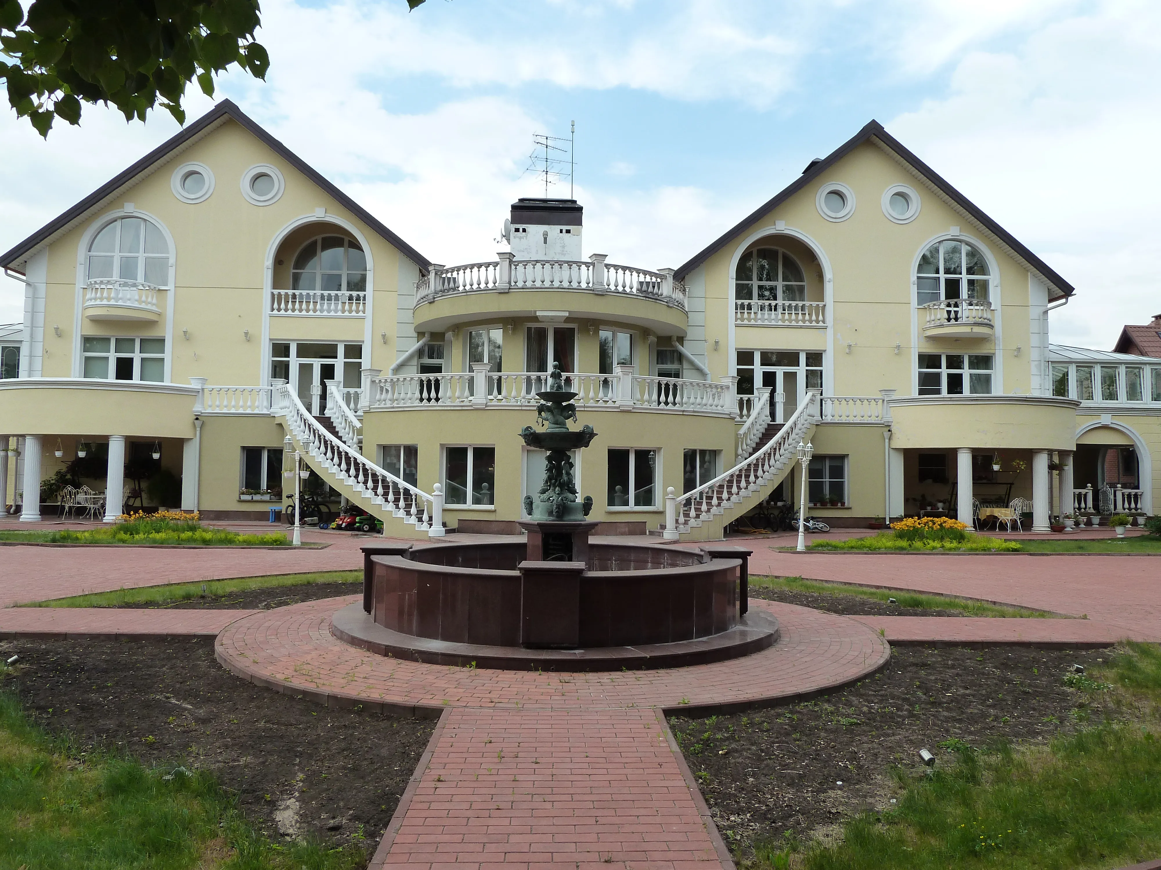 Парадный дом с фонтаном, фото 3