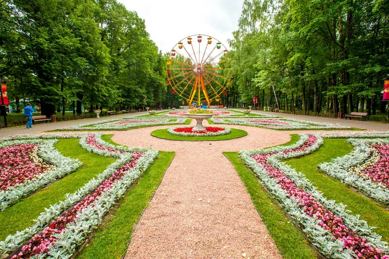 Парк с колесом обозрения, фото 1