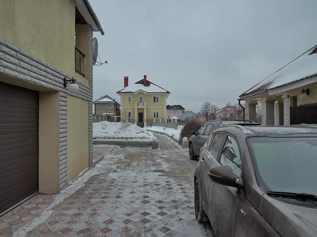 Желтый дом с балконом, фото 2