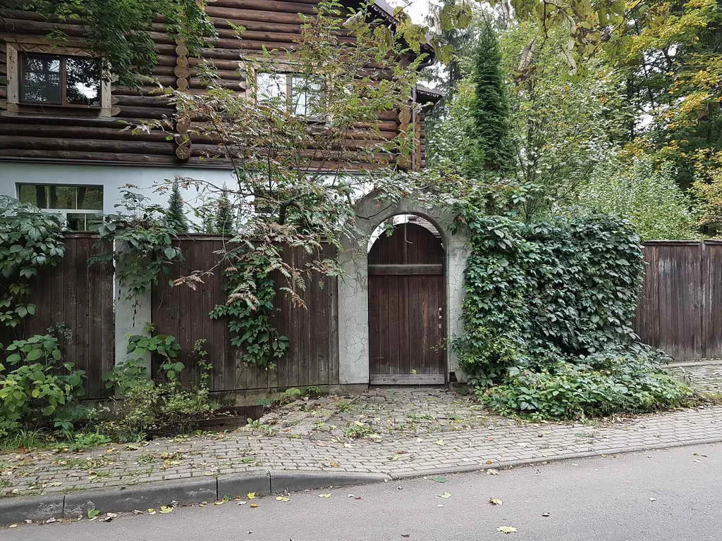Бревенчатый дом с аркой, фото 5