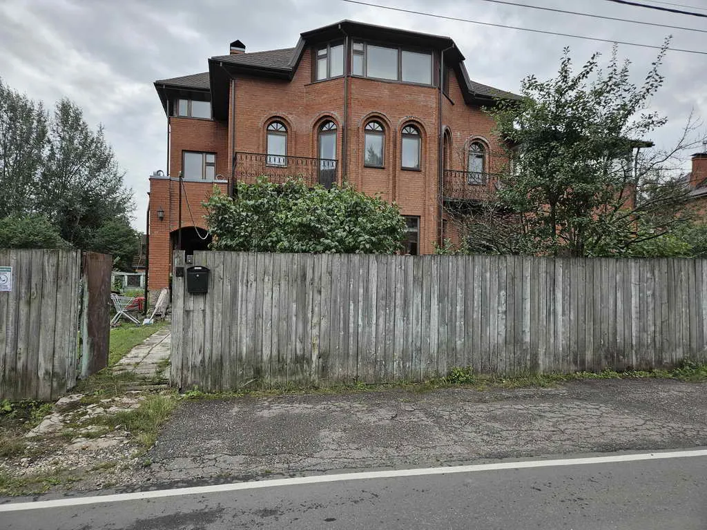 Рыжий дом с арками, фото 1