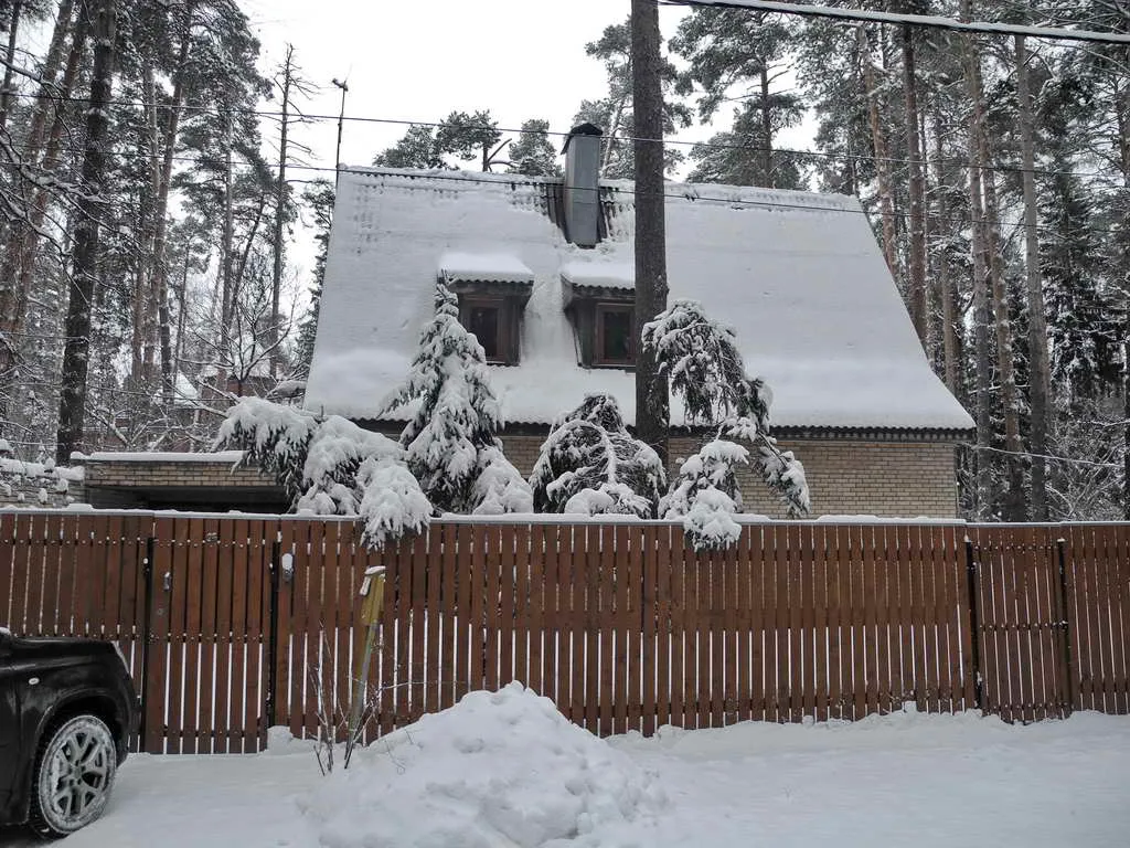 Кирпичная дача в лесу, фото 3