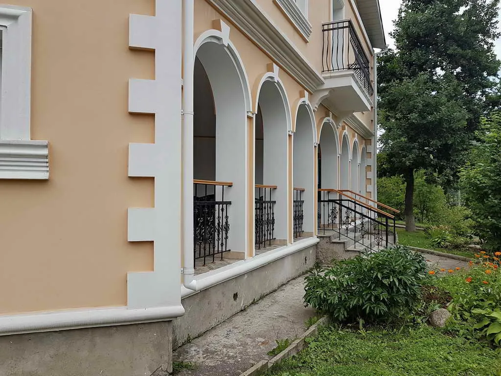 Бежевый дом с арками, фото 5