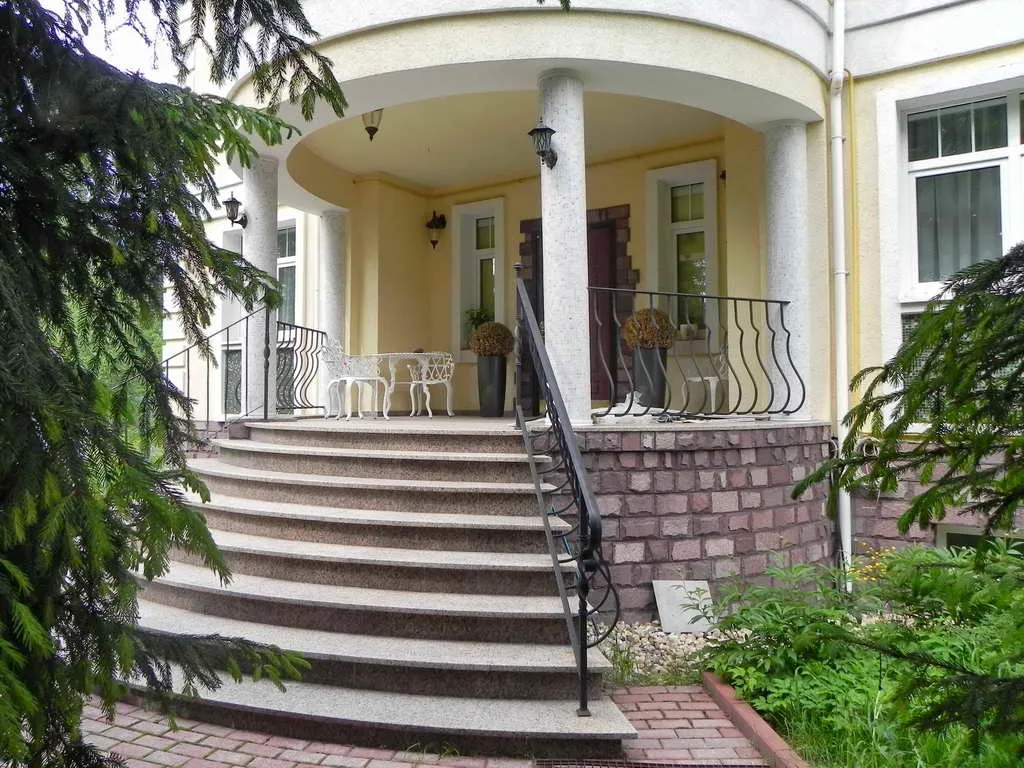 Классический дом с елями, фото 5