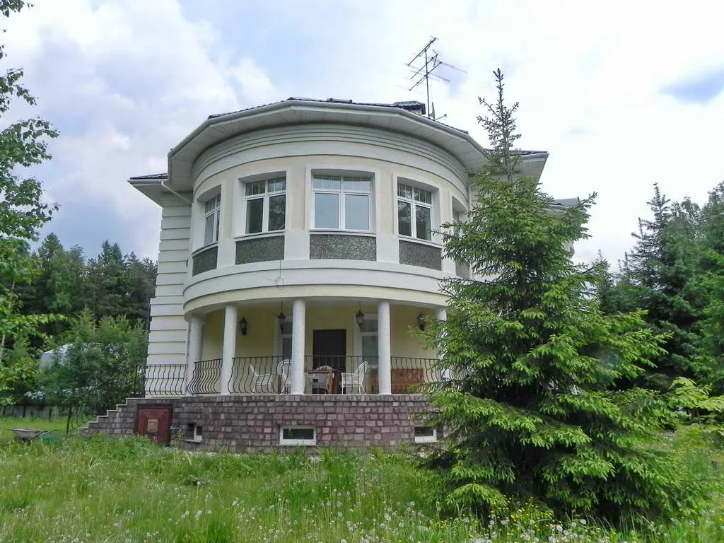 Классический дом с елями, фото 13