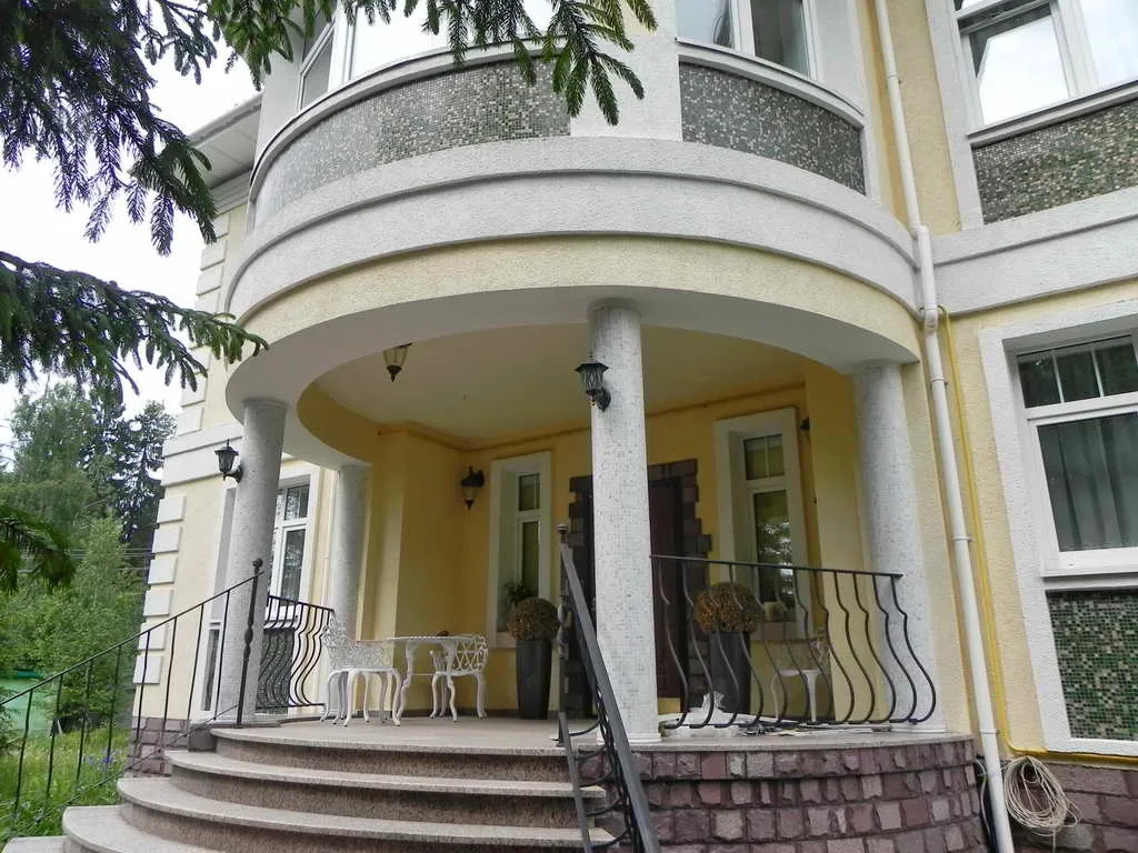 Классический дом с елями, фото 6