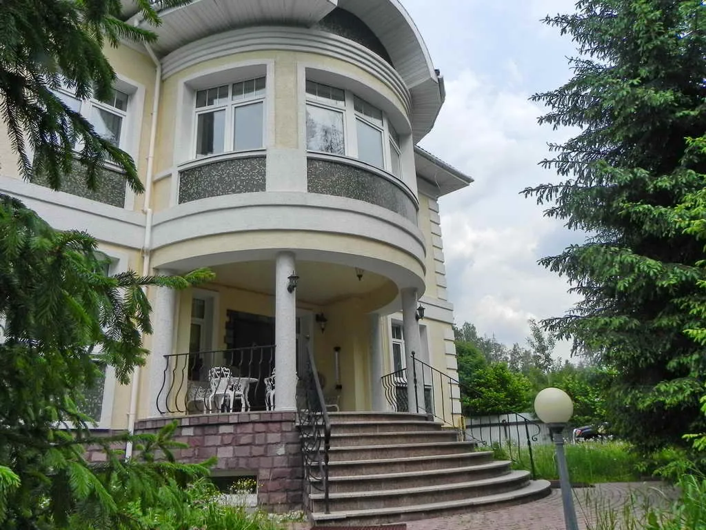 Классический дом с елями, фото 8