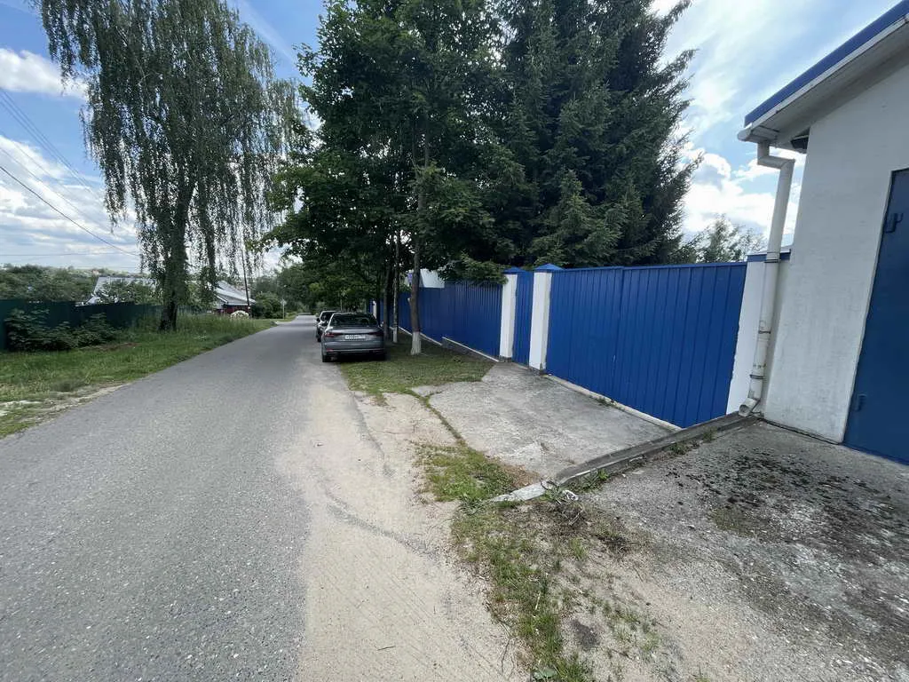 Белый дом с синим забором, фото 6