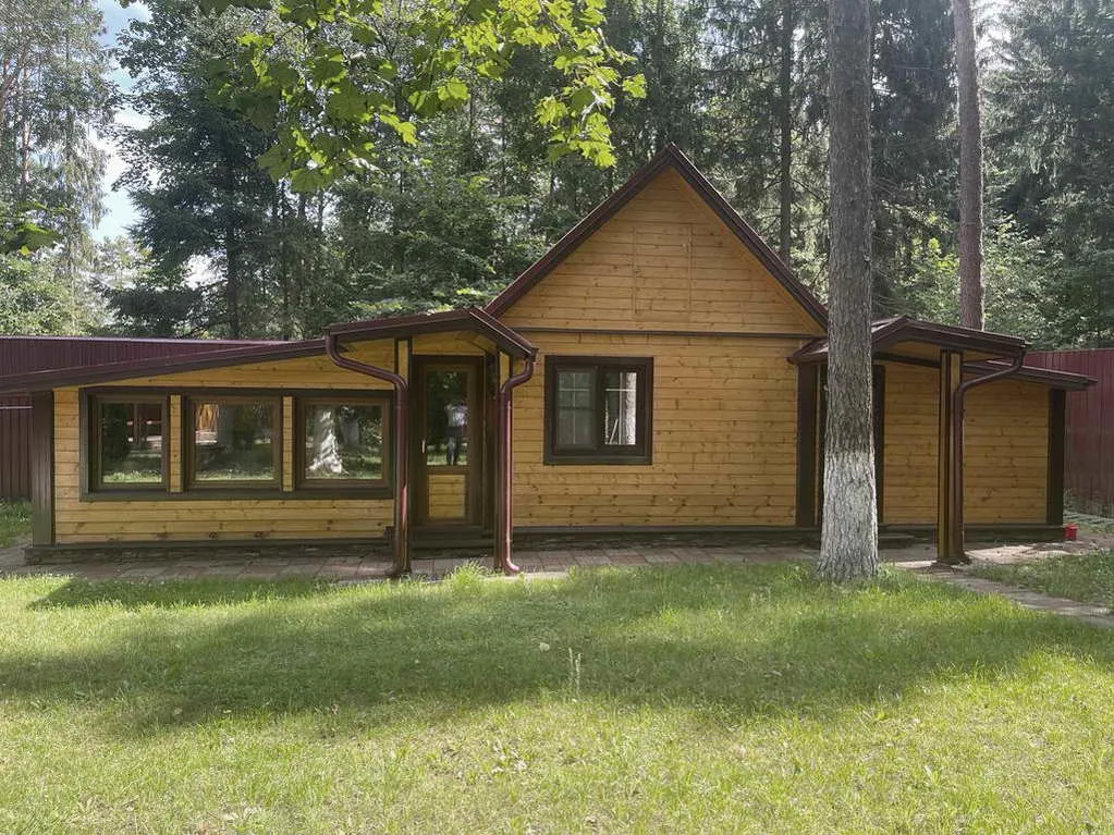 Деревянный дом в соснах, фото 6