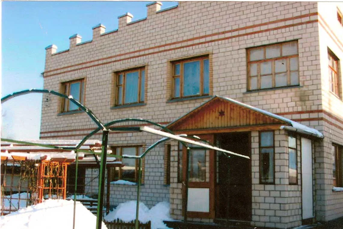 Дача из белого кирпича, фото 1