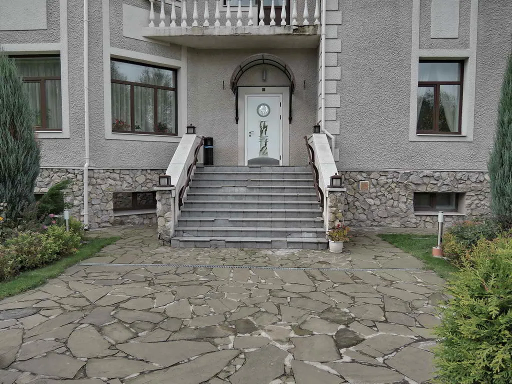Большой дом с ивой и беседкой, фото 18