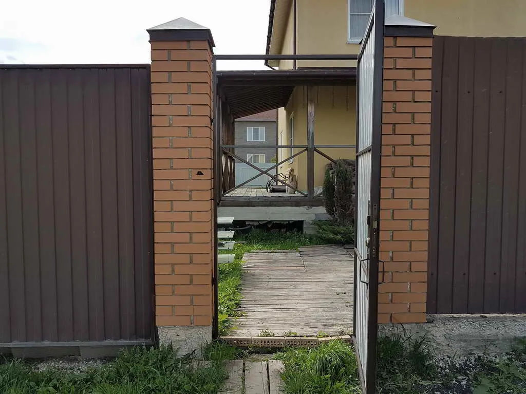 Желтый дом с верандой, фото 2