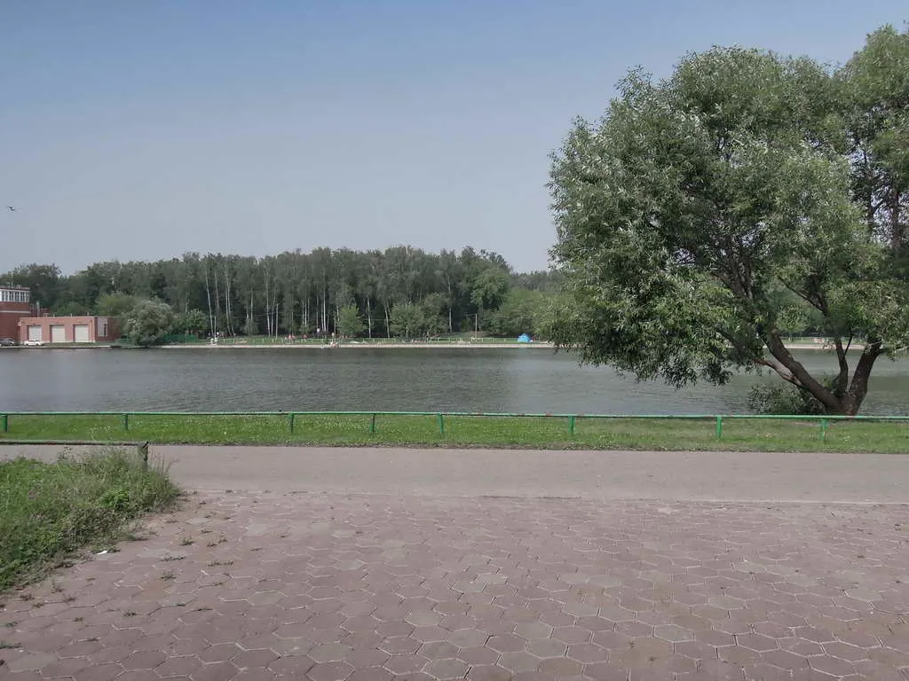 Каменный дом у озера, фото 3