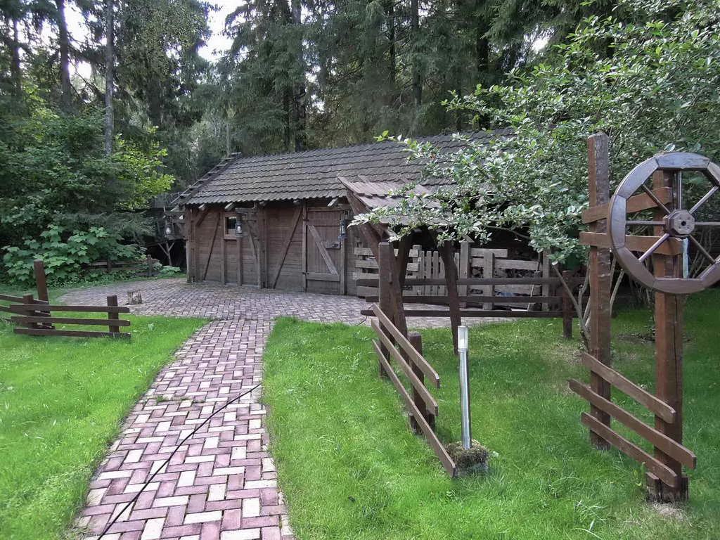 Дача с кирпичным забором, фото 14