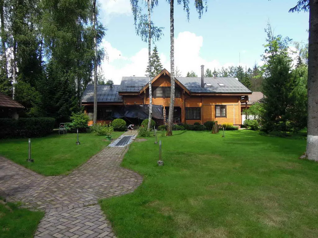 Дача с кирпичным забором, фото 24