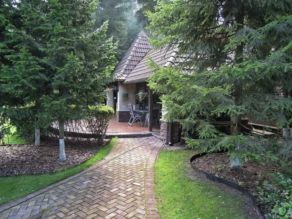 Дача с кирпичным забором, фото 10