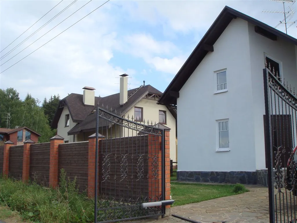 Загородный дом с беседкой, фото 1