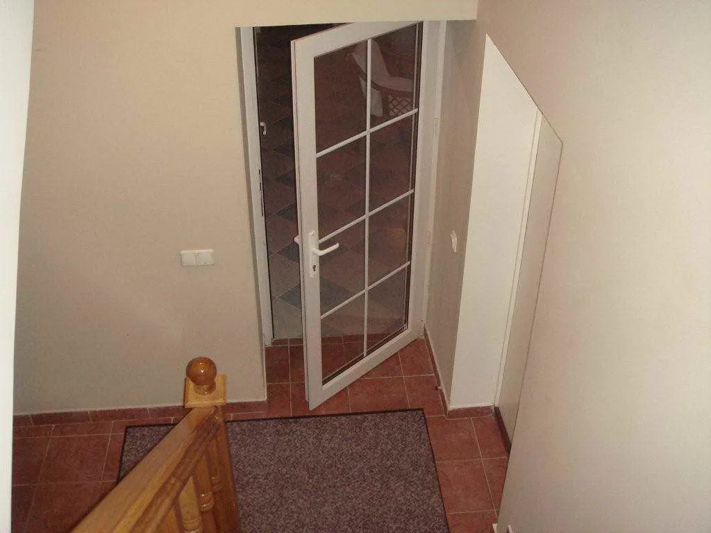 Бежевый дом с елью, фото 16
