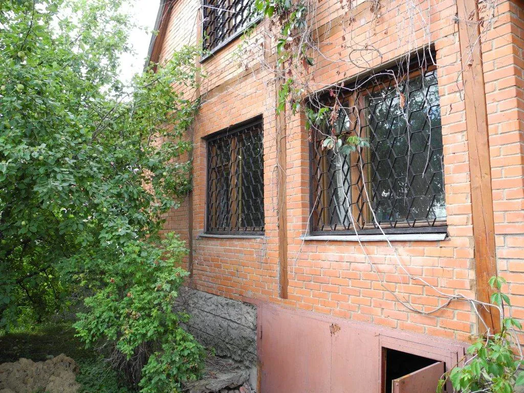 Кирпичная дача в зелени, фото 5