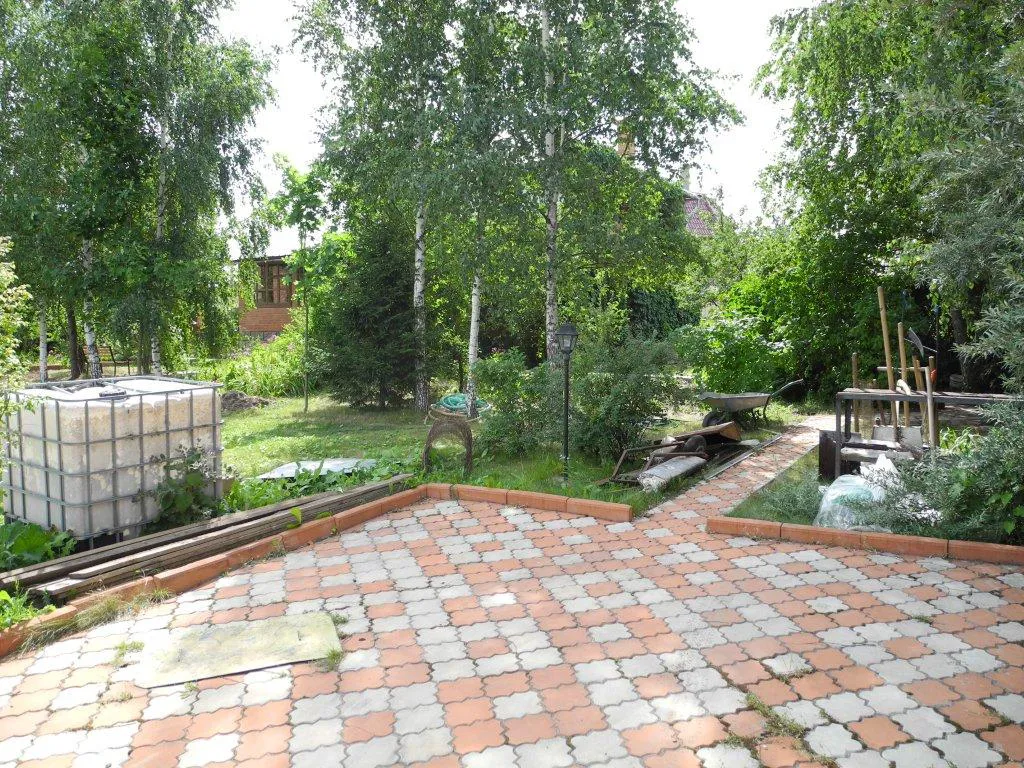 Кирпичная дача в зелени, фото 12