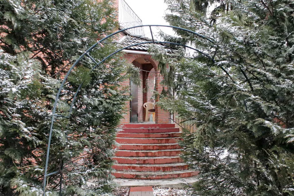 Кирпичный дом зимой, фото 6