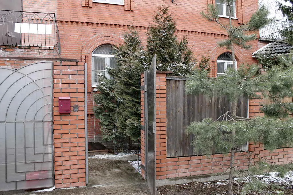 Кирпичный дом зимой, фото 3