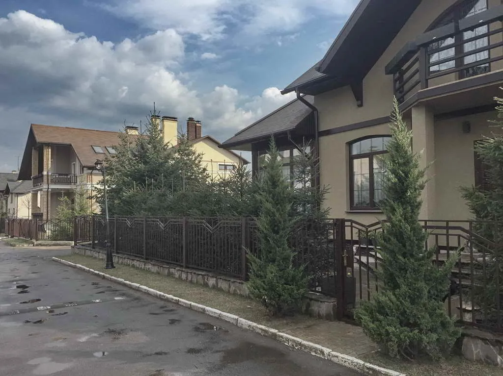 Загородный дом с балконом, фото 2
