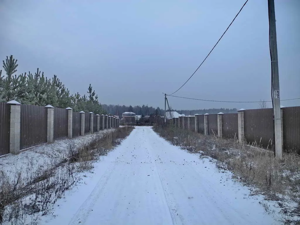 Деревянный домик в снегу, фото 1