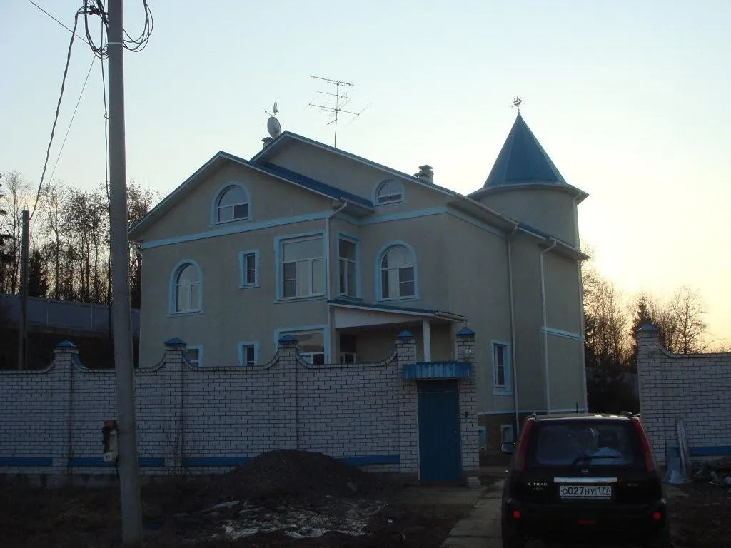 Замок с синей крышей, фото 1