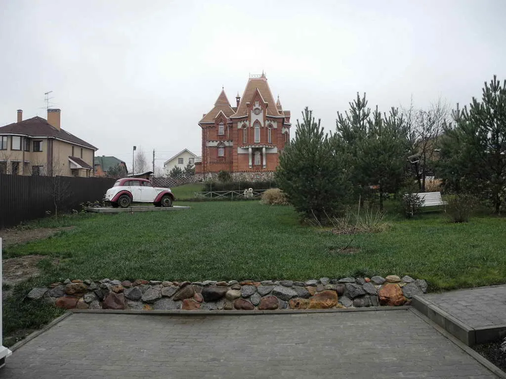 Замок в пригороде, фото 2