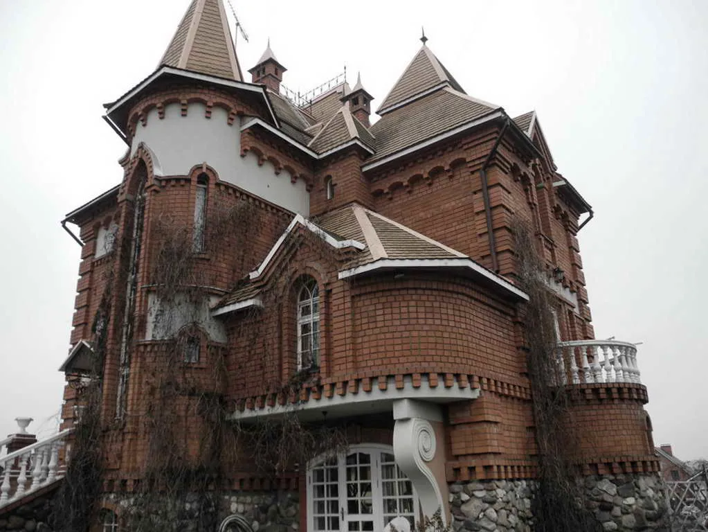 Замок в пригороде, фото 13