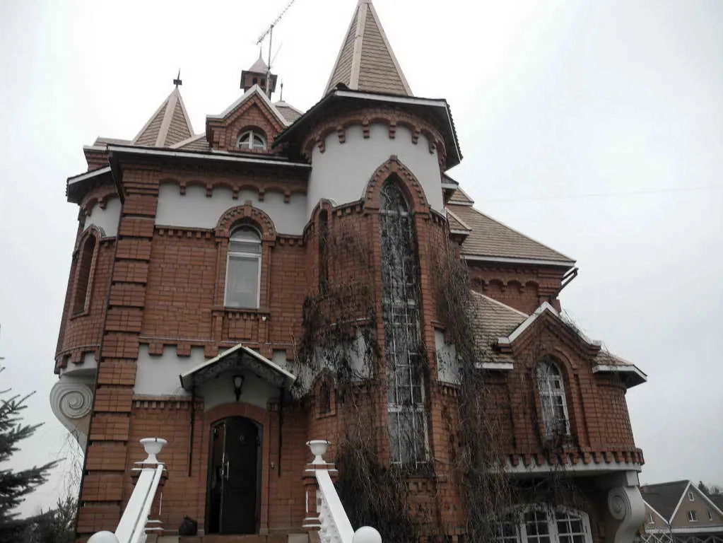Замок в пригороде, фото 9
