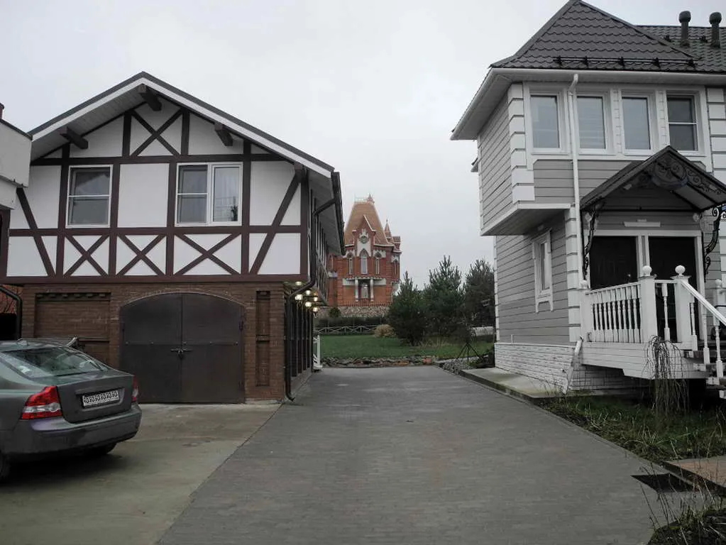 Замок в пригороде, фото 1