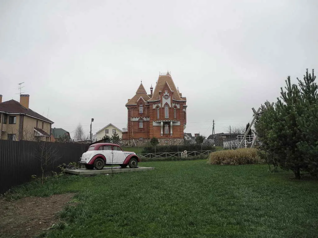 Замок в пригороде, фото 3