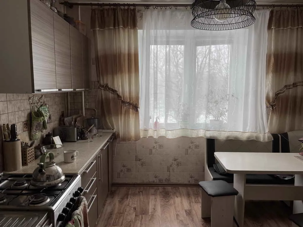 Квартира с темной мебелью, фото 18
