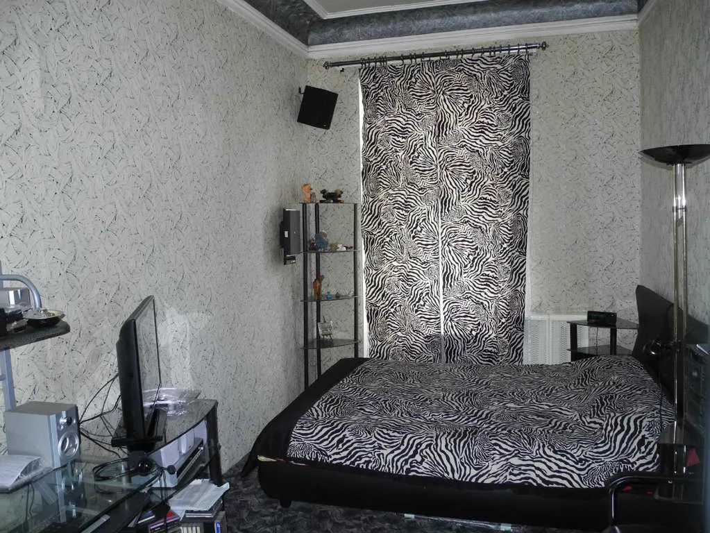 Сталинка с узорными обоями, фото 12
