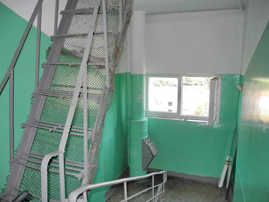 Хрущёвка со свалкой, фото 1