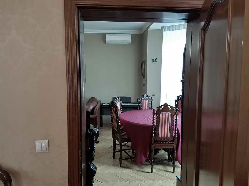 Сталинка с эркером и видом, фото 23