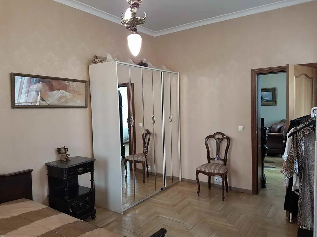 Сталинка с эркером и видом, фото 22