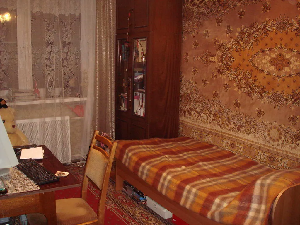 Квартира с коврами на стенах, фото 19