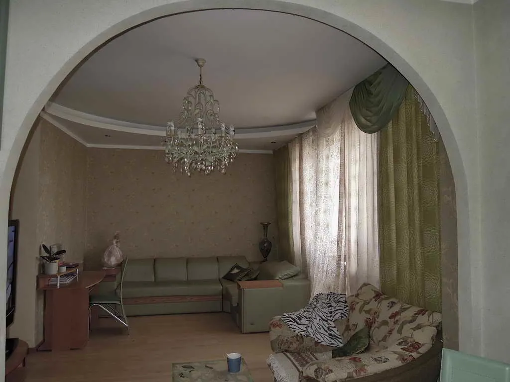 Квартира с аркой и люстрами, фото 8