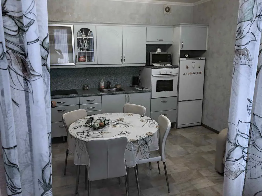 Квартира с золотыми обоями, фото 18