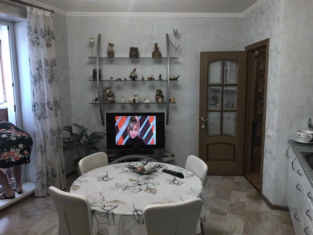 Квартира с золотыми обоями, фото 13