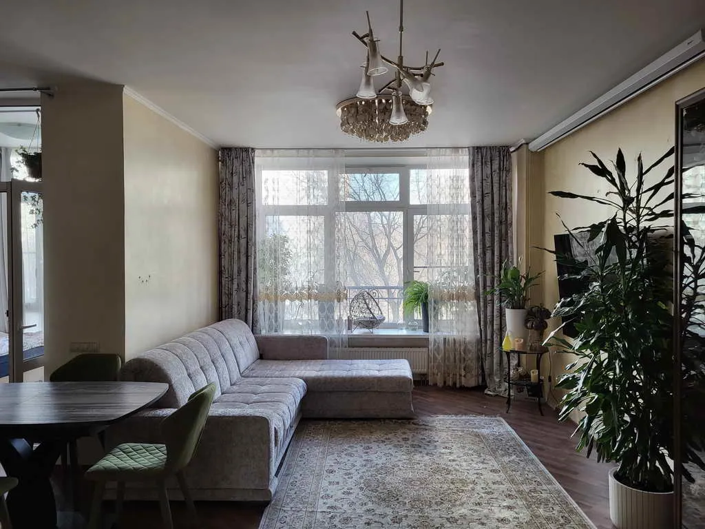 Квартира с темными дверями, фото 10