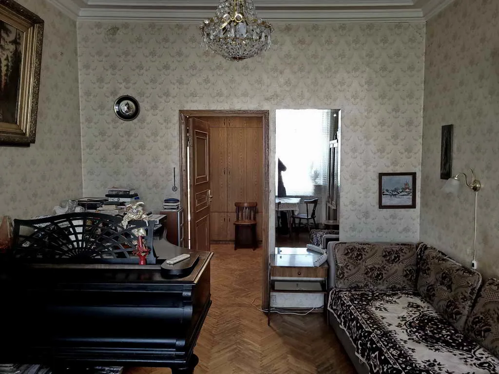 Сталинка с паркетом и книгами, фото 15