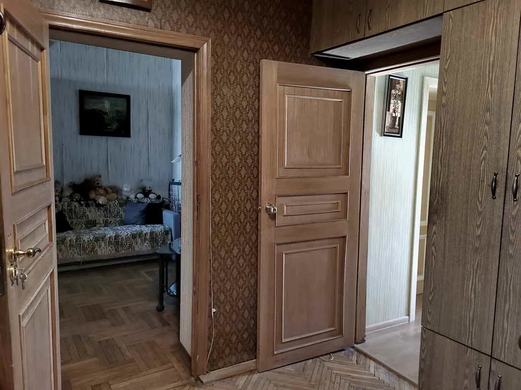 Сталинка с паркетом и книгами, фото 21