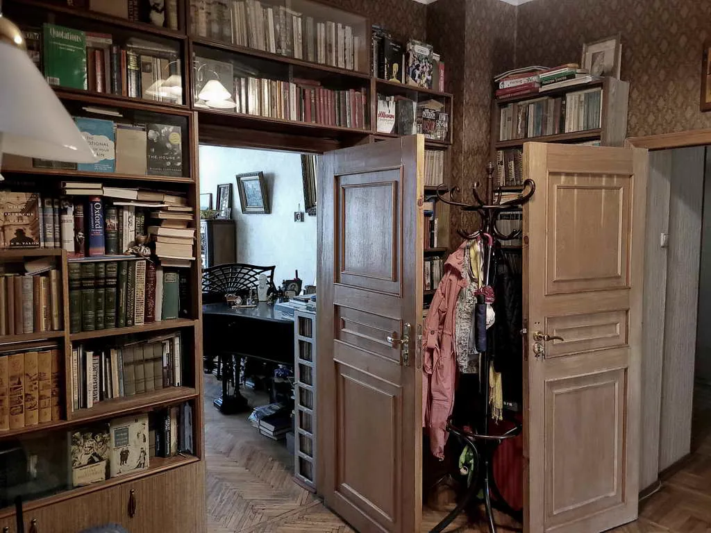 Сталинка с паркетом и книгами, фото 6