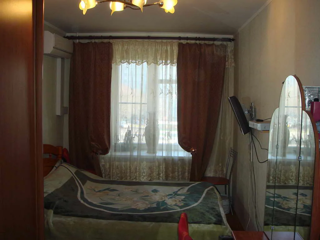 Квартира с бордовыми шторами, фото 18